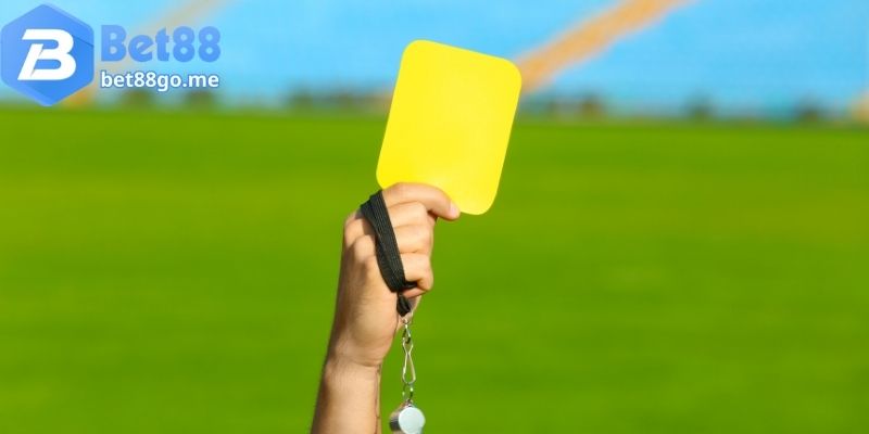 Cần tìm hiểu kèo thẻ vàng là gì và luật phạt trước khi chơi